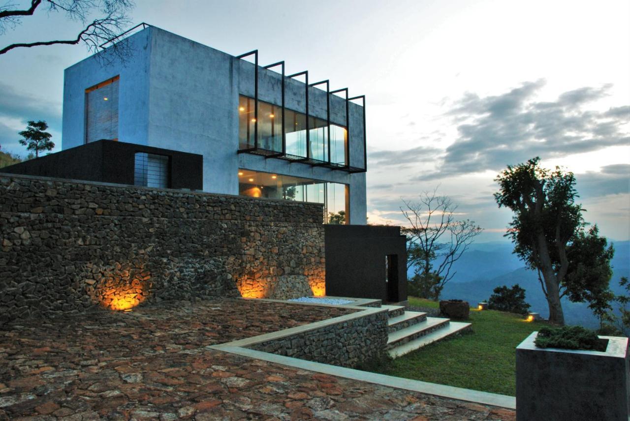 Romance Valley Lodge *