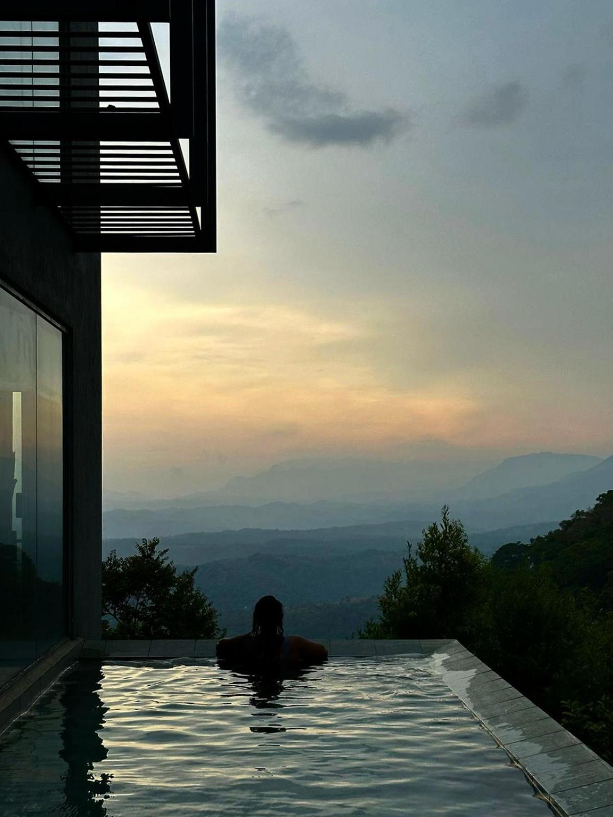 Lodge Romance Valley